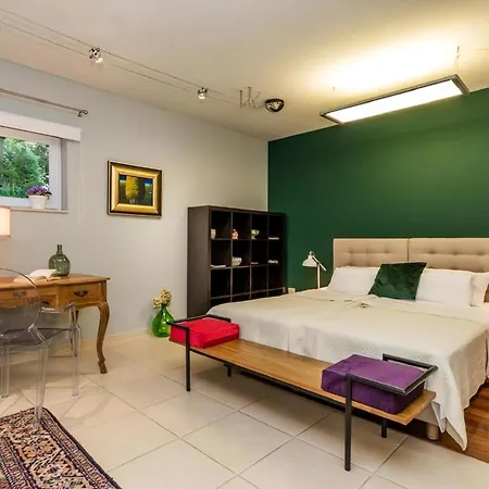 Lidija Mit Pool Fuer 8 Personen Holiday home *