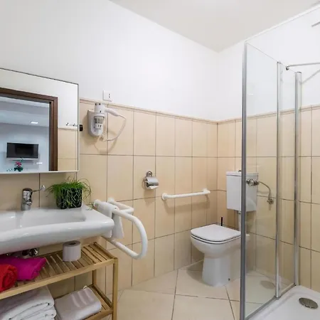 Lidija Mit Pool Fuer 8 Personen * Antonci (Porec)