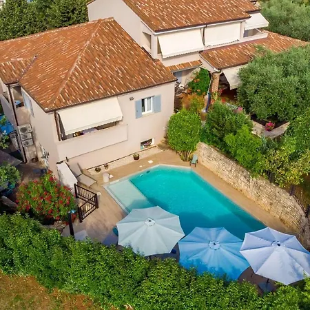 Lidija Mit Pool Fuer 8 Personen Holiday home *