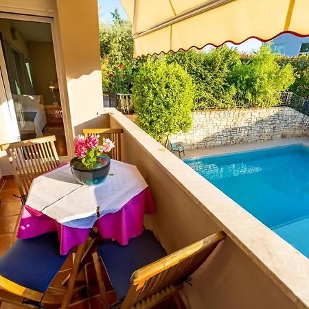 Lidija Mit Pool Fuer 8 Personen Antonci (Porec)