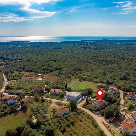 Lidija Mit Pool Fuer 8 Personen * Antonci (Porec)