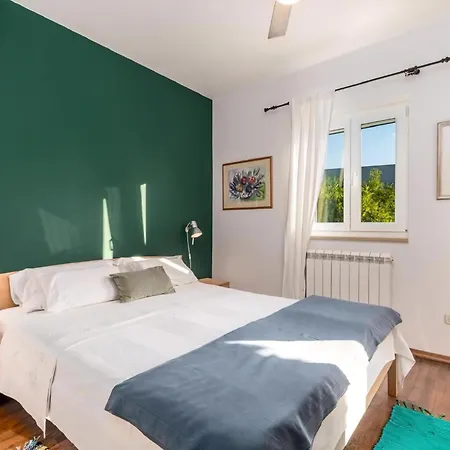 Holiday home Lidija Mit Pool Fuer 8 Personen