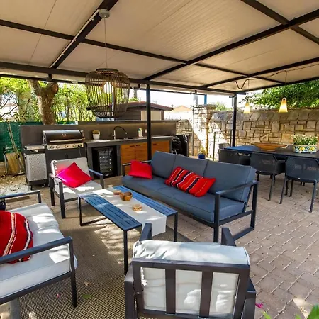 Lidija Mit Pool Fuer 8 Personen Holiday home Antonci (Porec)